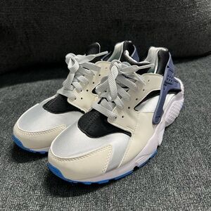 Nike Kids Lace-Up Sneakers in White, Black & Teal